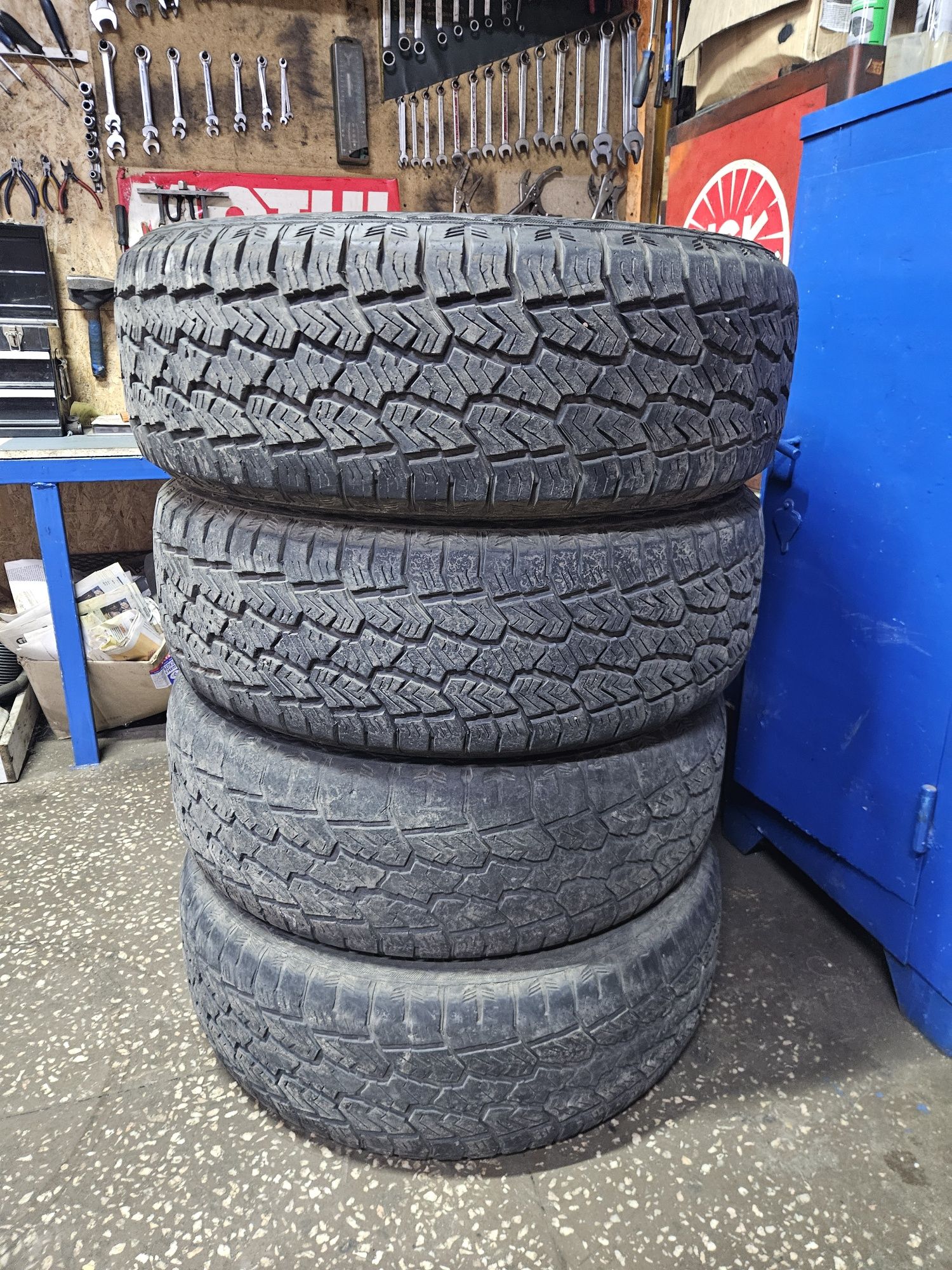 Комплек шин A/T R20