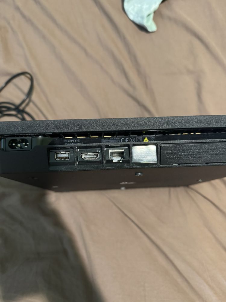 Playstation 4 Slim 1TB