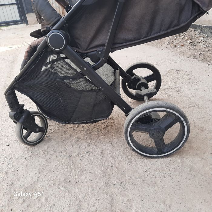 Продам коляску в мкрн Айгерим