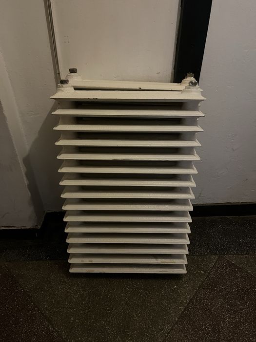 Vand doua calorifere de fonta