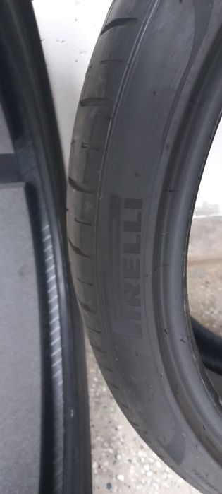 235 35 20 ПИРЕЛИ 2бр. Като нови Дот23