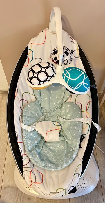 4moms mamaRoo® 4 бебешка люлка + подложка за новородено