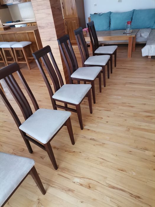 Нови трапезни столове