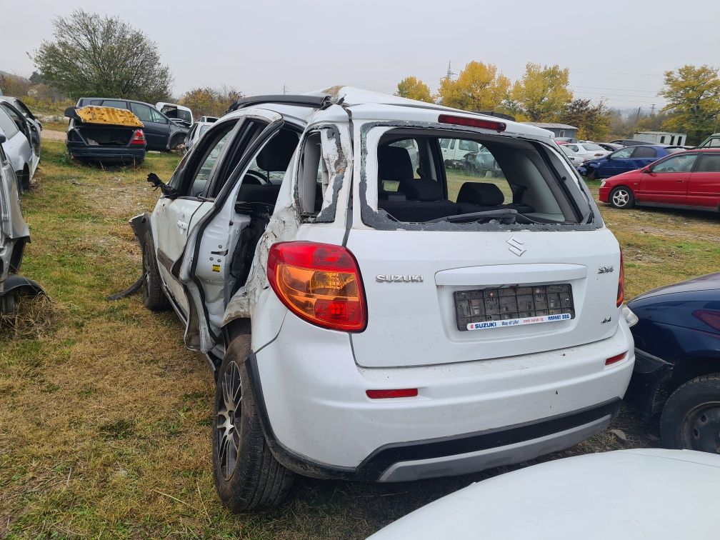 Сузуки SX4, 1.6,120к.с,бензин 4х4 на части. Автомобила е на 89000км.