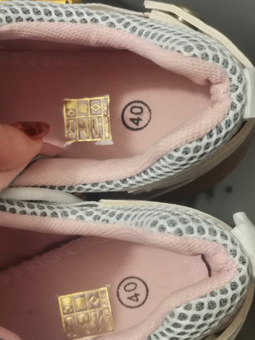 Pantofi sport cu pietre