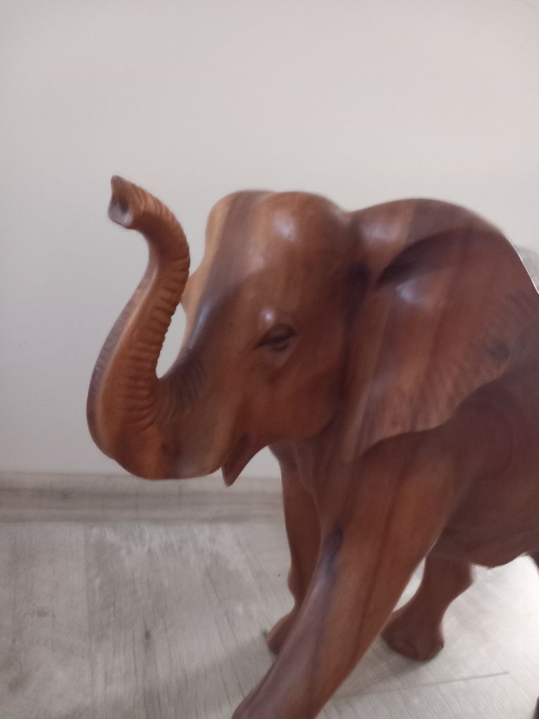 Elefant din lemn