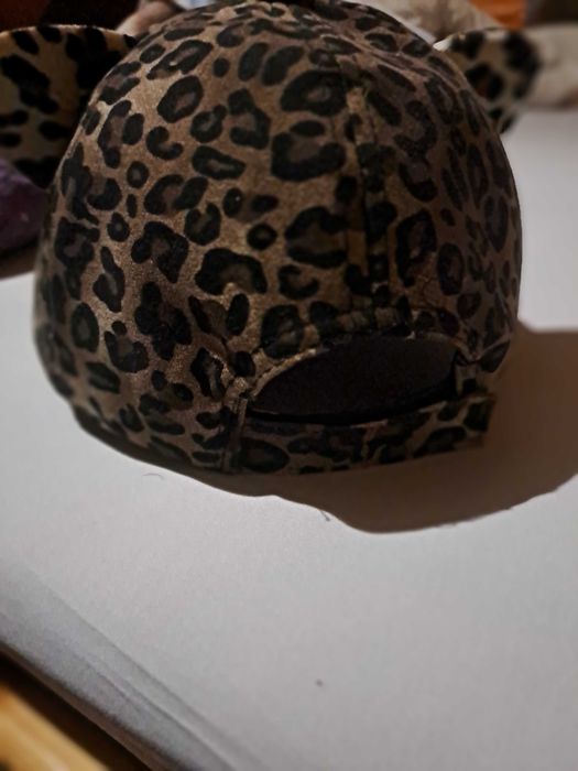 Шапка с козирка и ушички