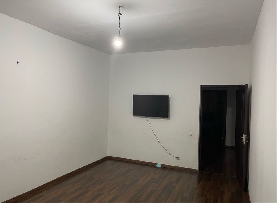 Сдается 4 ком ЖК Обод Макон Узбум. Полупустая квартира