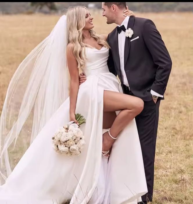 Rochie de mireasa ,satin ivoire,nouă