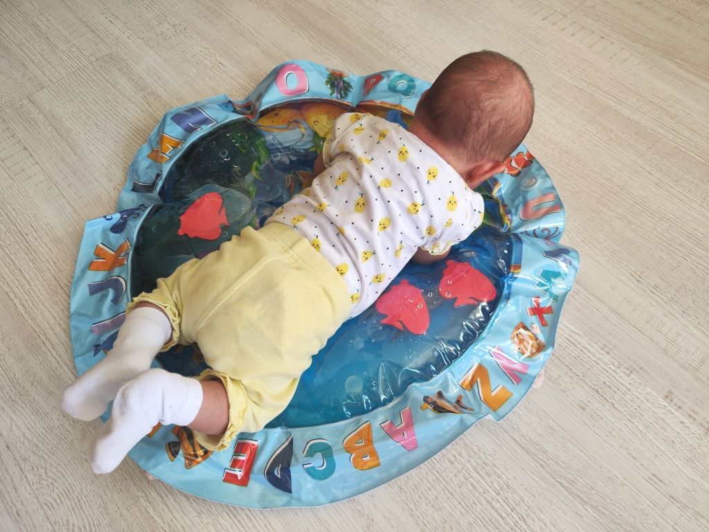 Водна подложка за игра – забавление за бебета и котки!