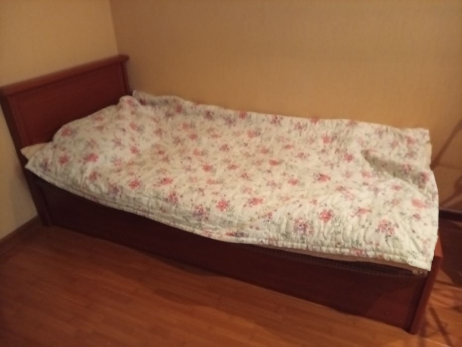 Срочно продаю кровать сундук идеальное состояние