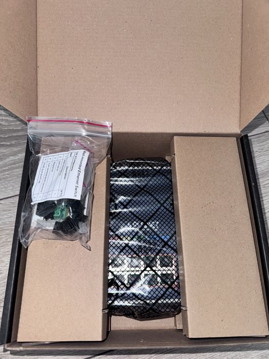 Switch Industrial PLANET WGS-5225-8P2S–8xGigabit PoE,2xSFP,L2+ Managed