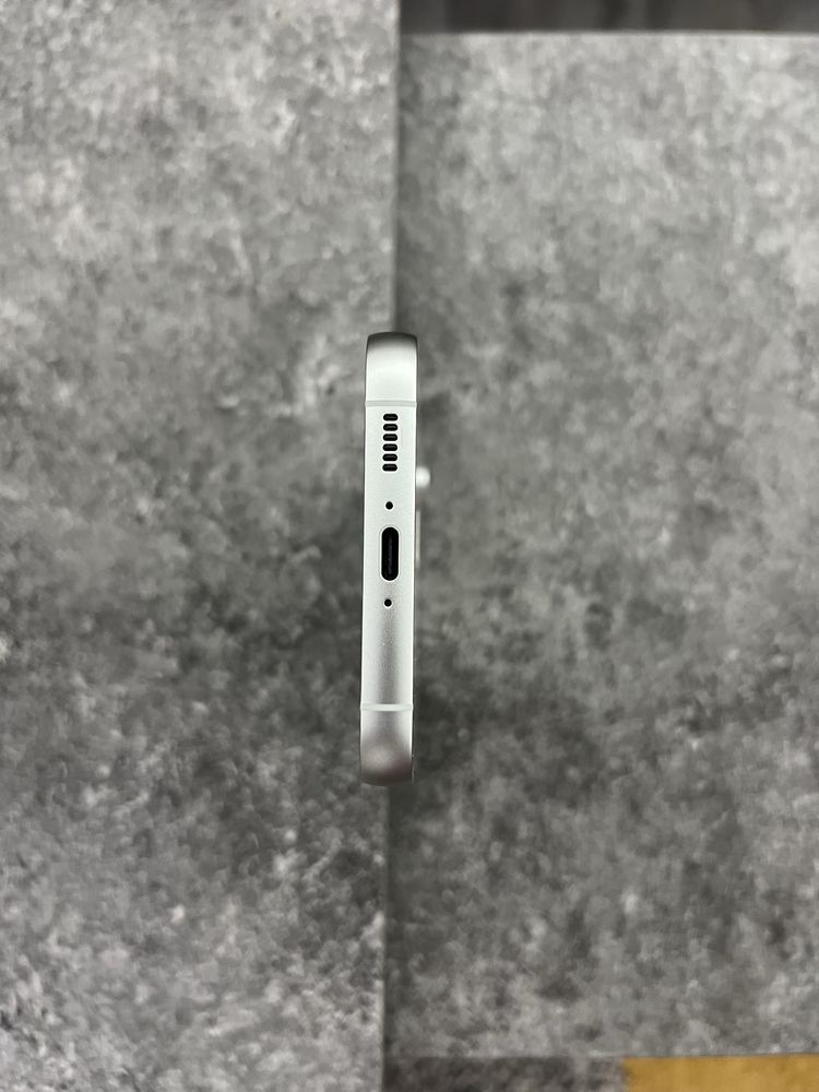 Смартфон SAMSUNG S23 FE