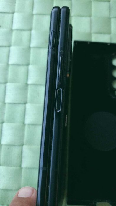 Samsung Galaxy Fold3-Dual SIM-256GB- Черен две карти много запазен