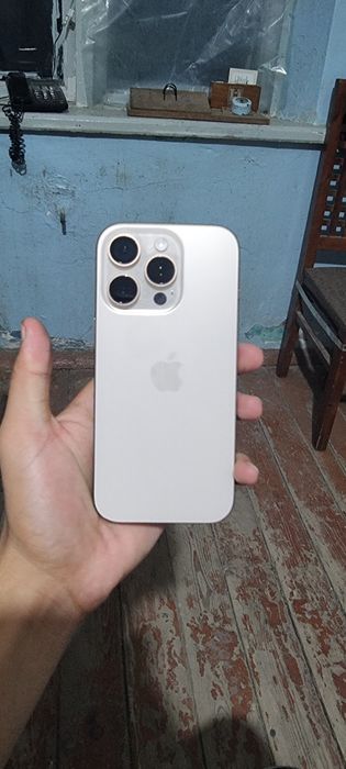 IPhone 16pro gold