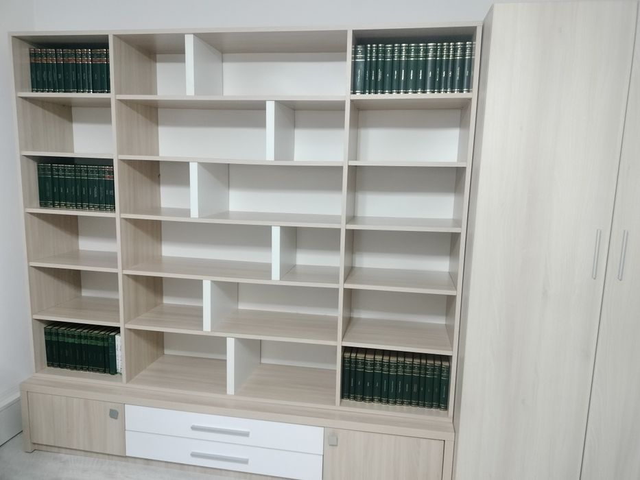 Vând biblioteca + dulap
