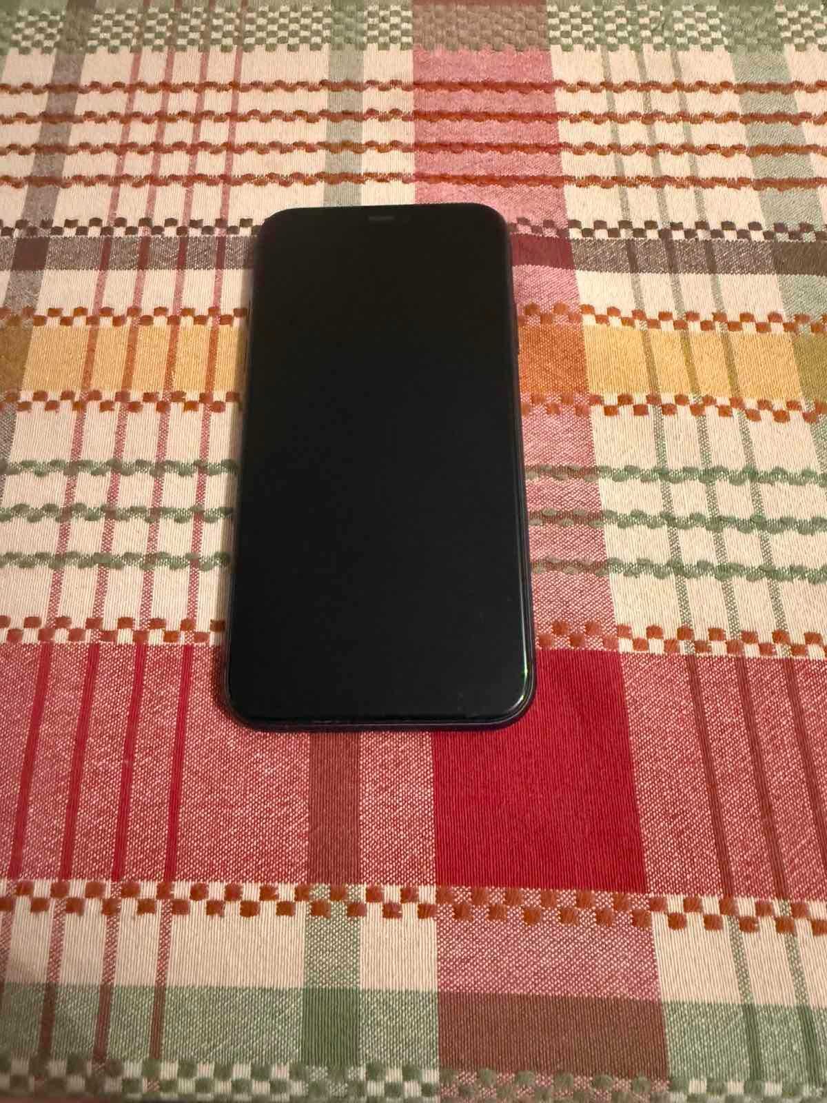 Iphone 11 pro + Калъфи за него