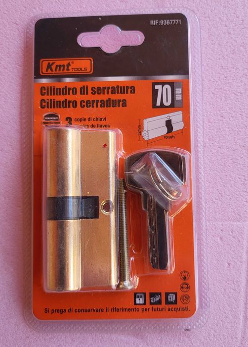 Cilindru  butuc  usa cu 3 chei nou