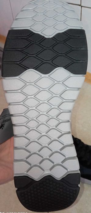 Новые кроссовки 40 р женские