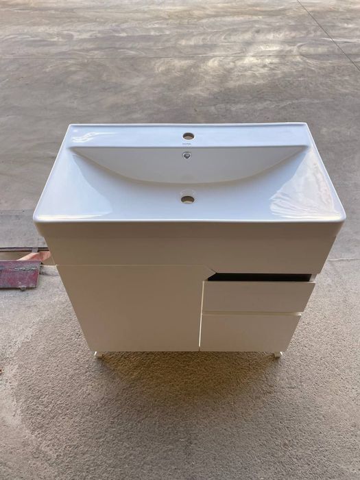 Rakovina shkaf komplekt sotiladi