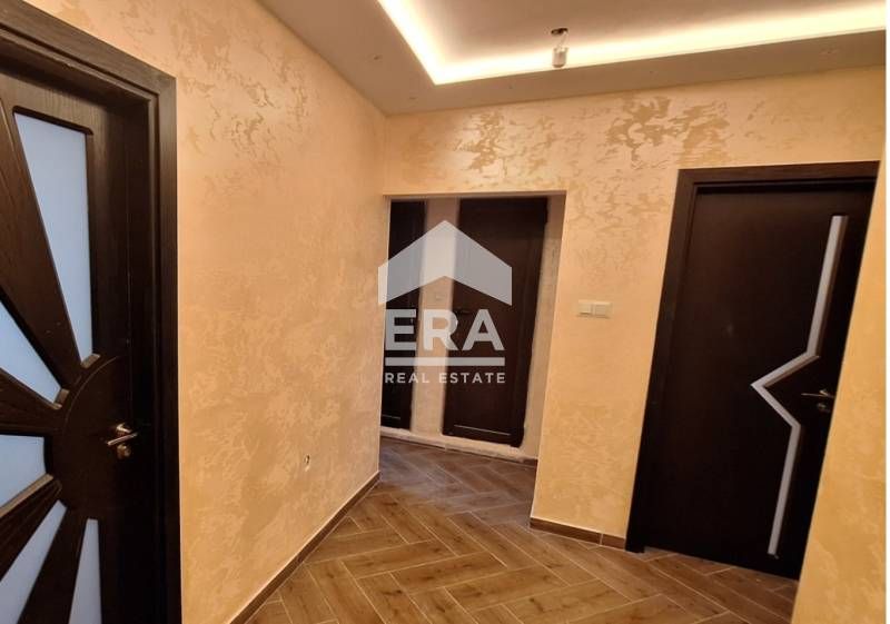 Продава се Тристаен апартамент в София, Модерно предградие - 88 кв.м за 2103 €/кв.м - Снимка #7