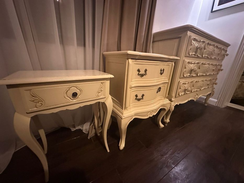 Mobilier din lemn masiv, stil baroc, 2 fotolii + 3 comode, stare buna!