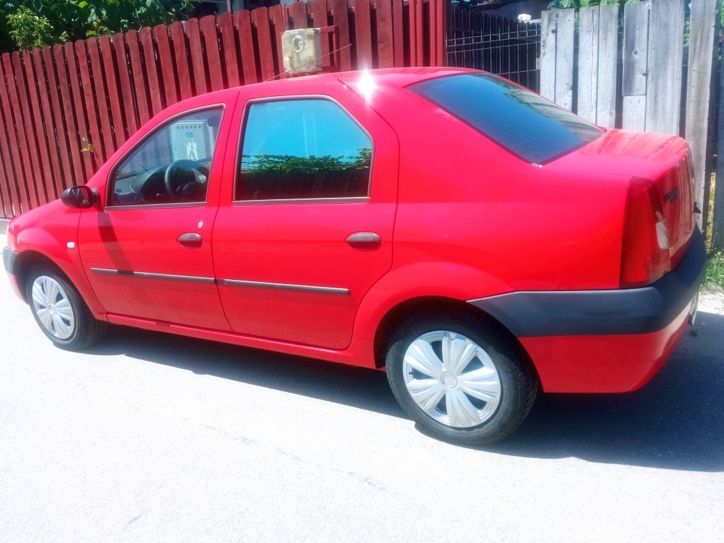 Vând Dacia Logan