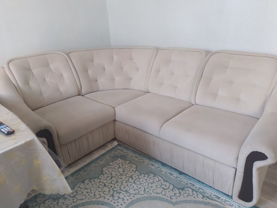 Диван угловой цвет бежевый