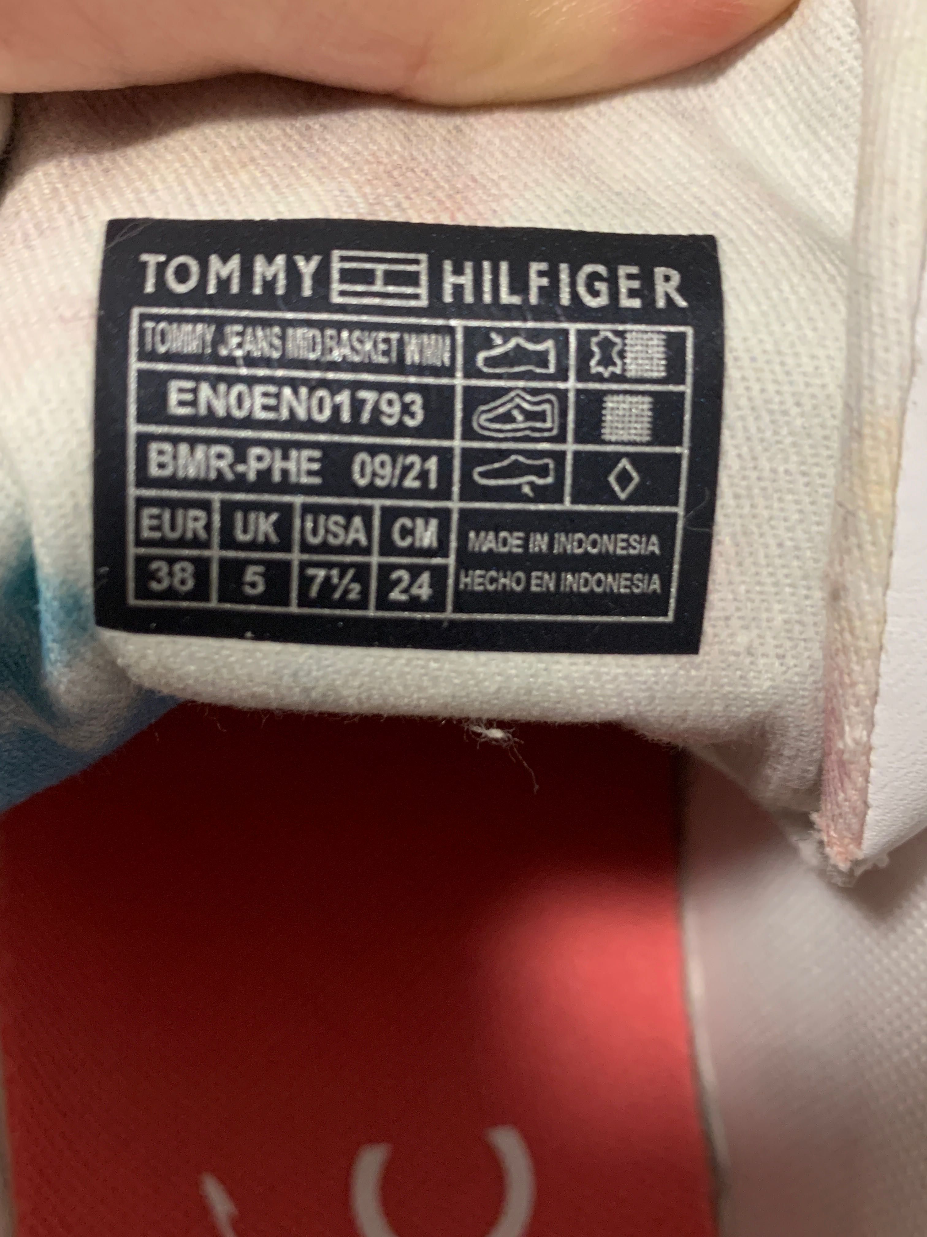 Tommy Hilfinger sneakers new