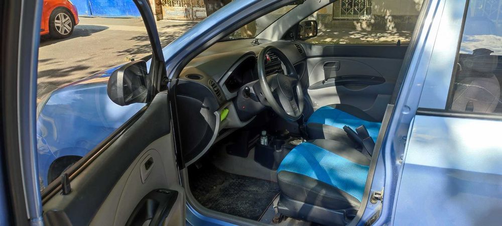 Vând auto Kia Picanto foarte utilă