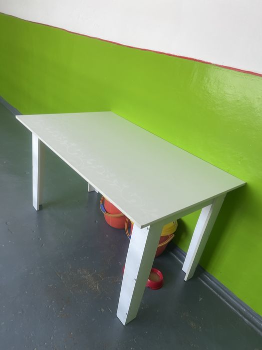 Продам стол кухонный