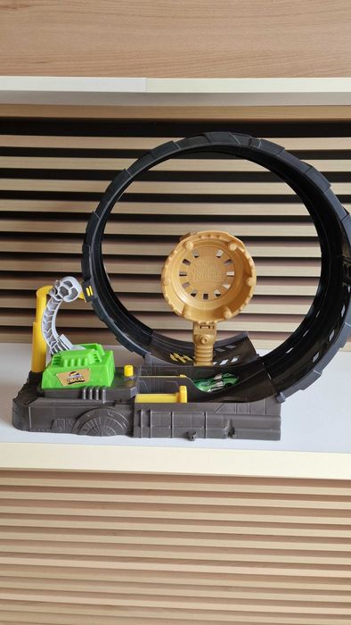 Lansator masinute Hotwheels Loop