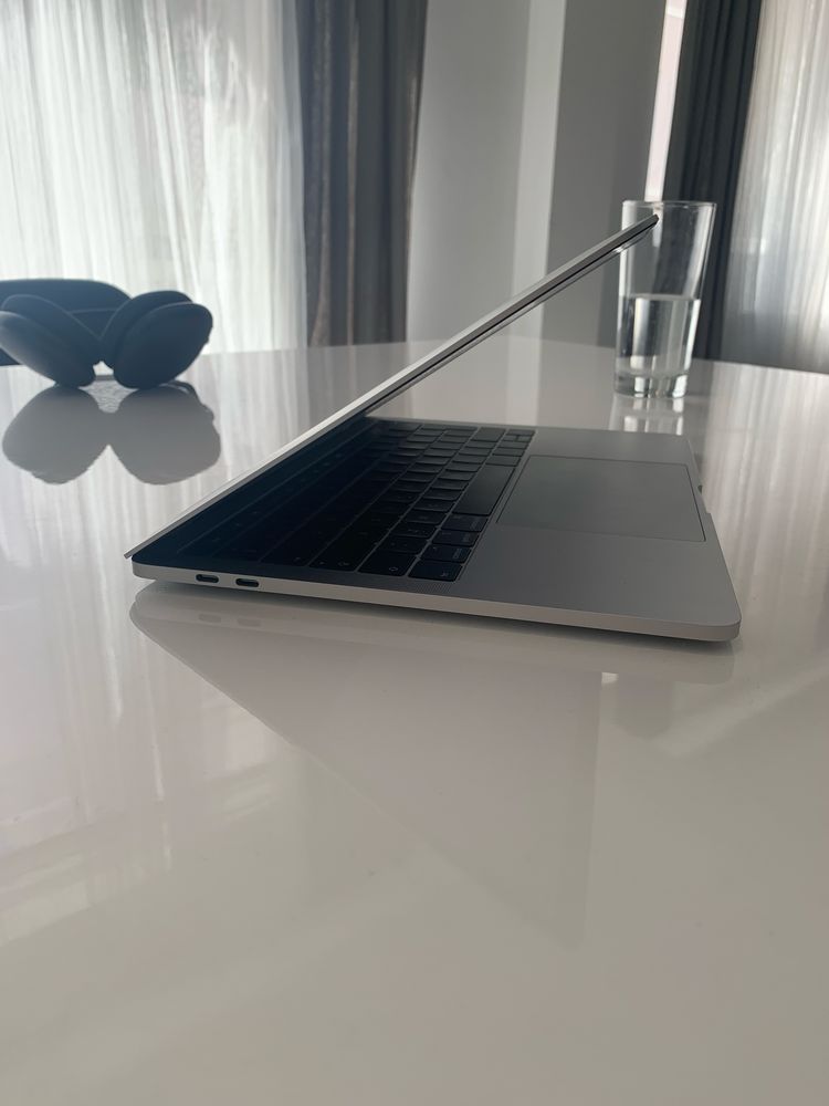 Macbook Pro 13 inch 2019г