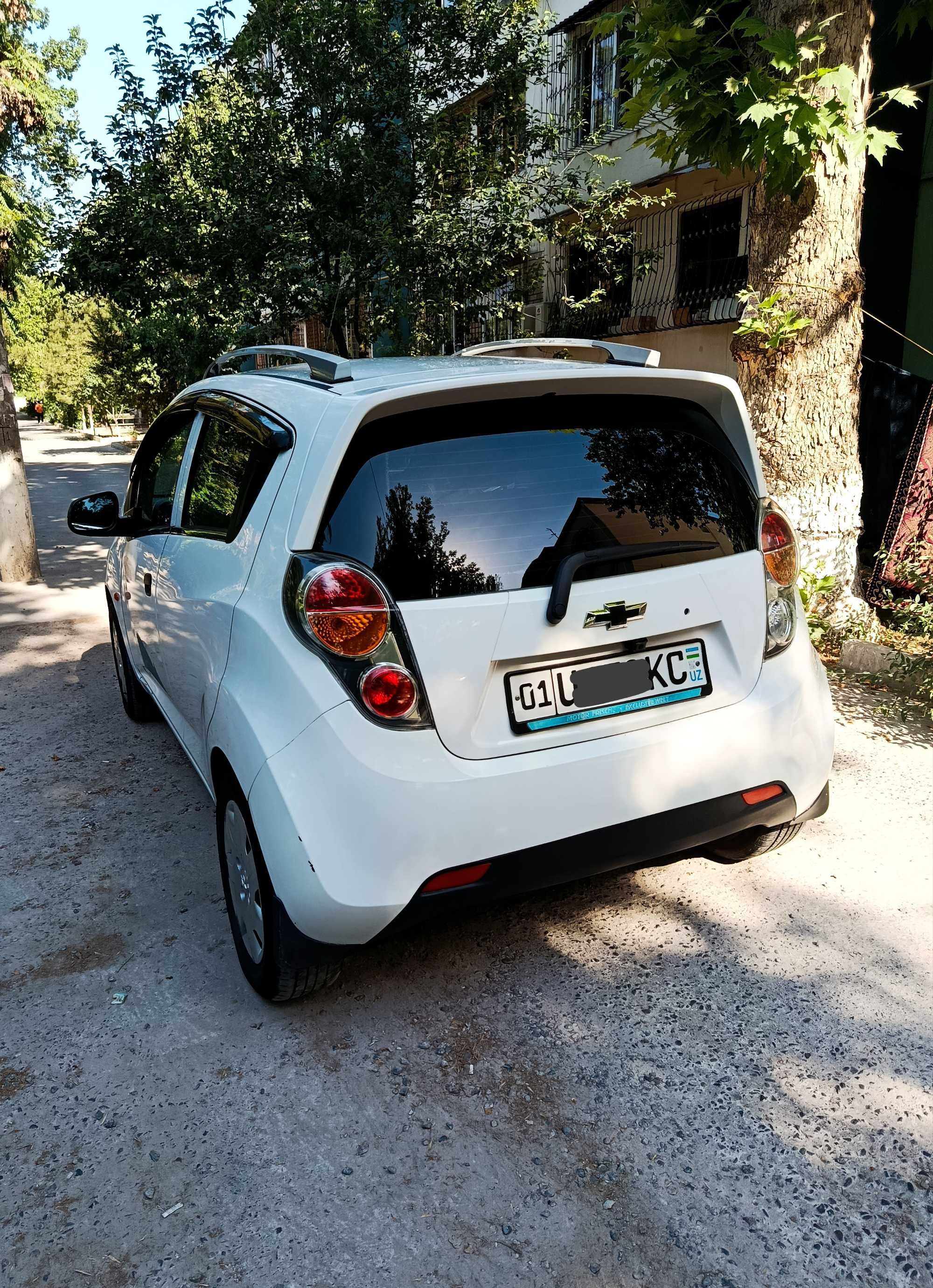 Spark avtomobili sotiladi