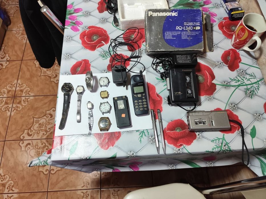 Lot de lucruri vechi. Unele funcționează. Citiți.