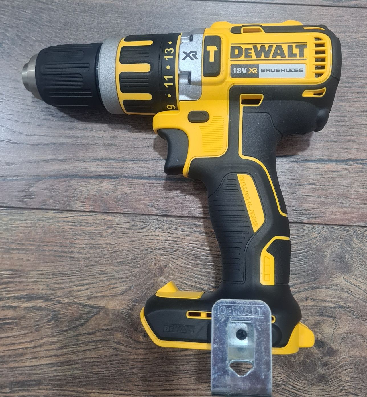 Безчетков винтоверт Dewalt 18V