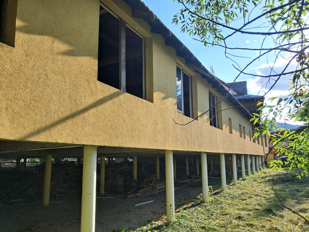 De Vanzare Fost Hotel in Bucovina Pret 105.000 € Neg. Aștept Variante