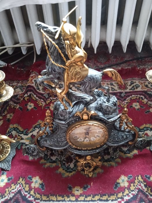 Стар бароков френски часовник