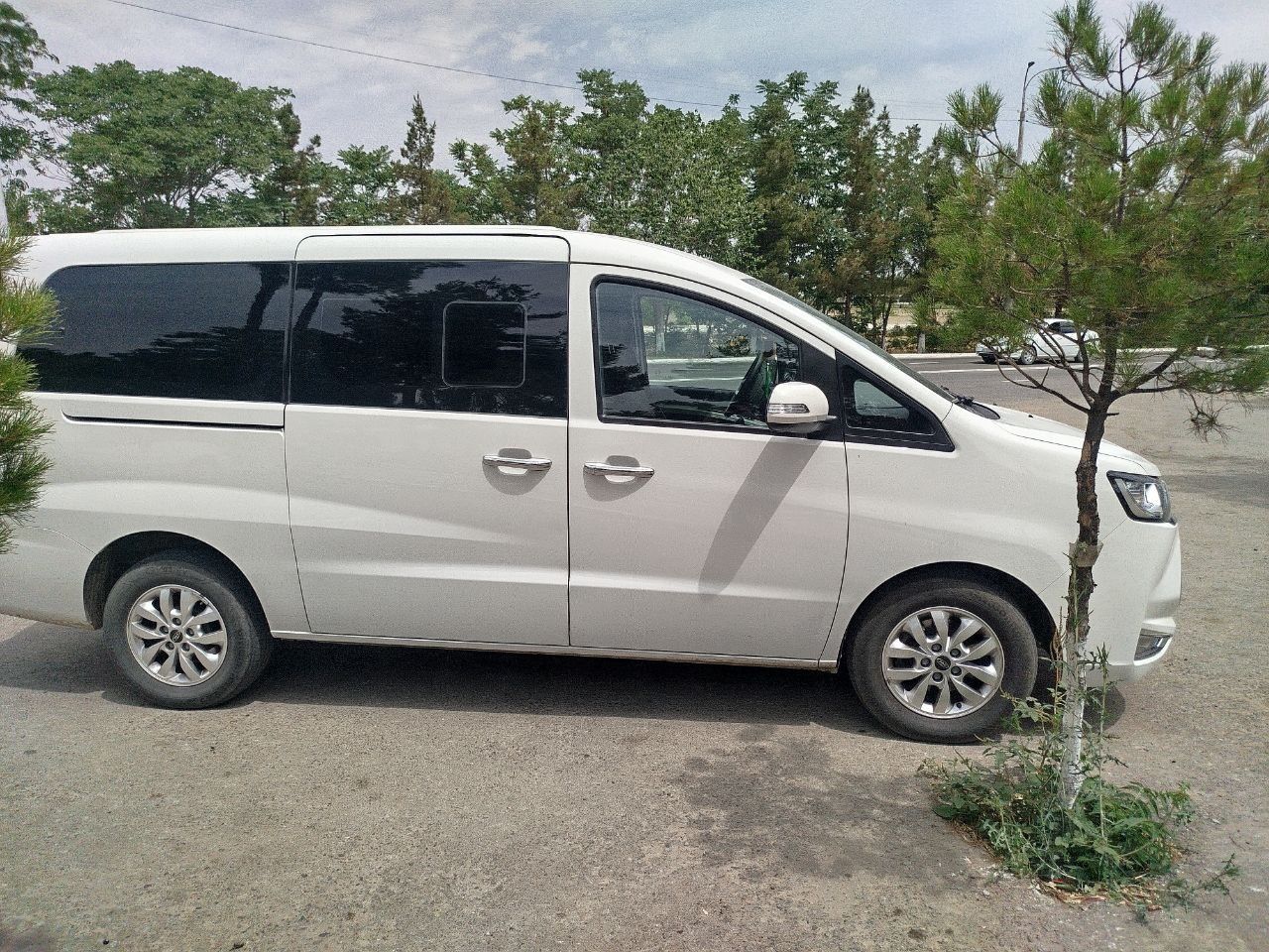JAC M4 Avtomobil