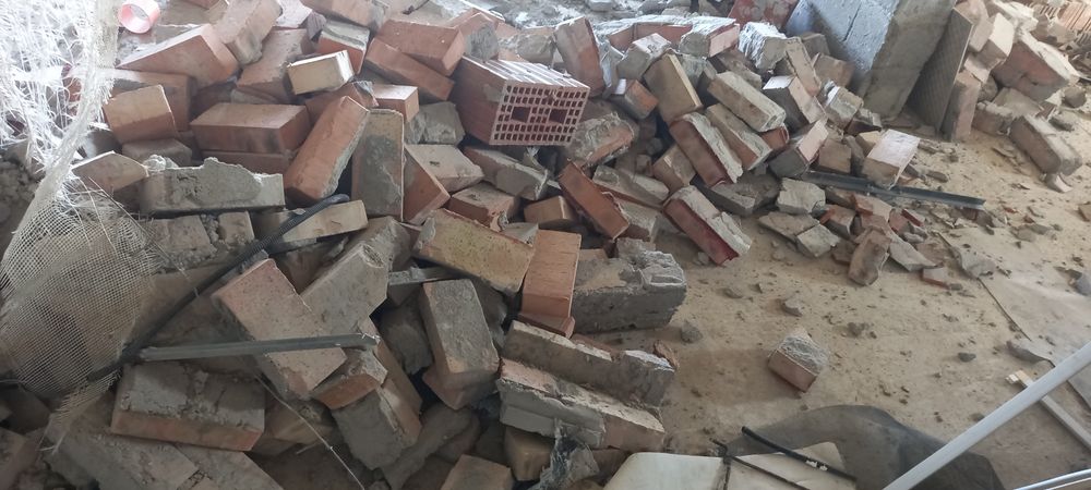 Ofer gratuit caramida din demolari. Donez