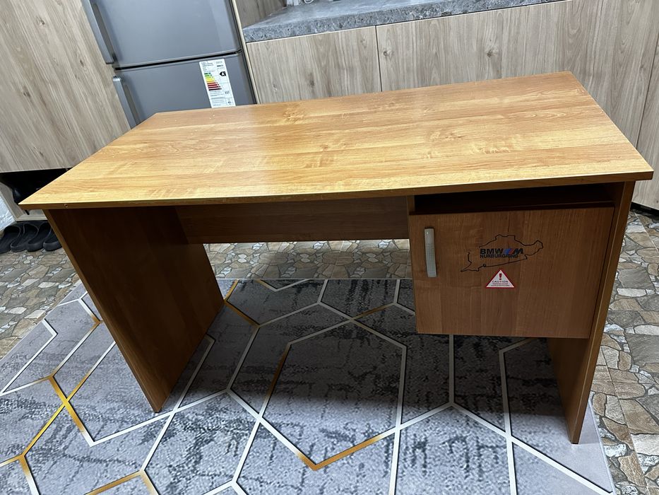 Компьютерный, писменный стол.