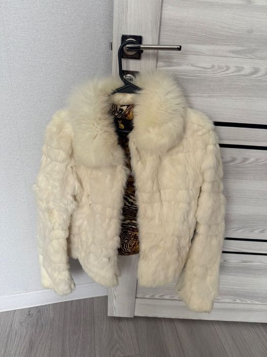 Продам шубу бежевого цвета, для невесты самое то