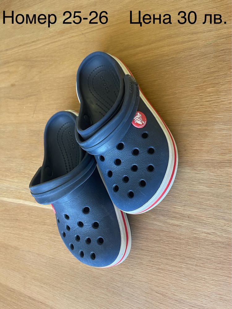 Продавам детски обувки Olang и Crocs