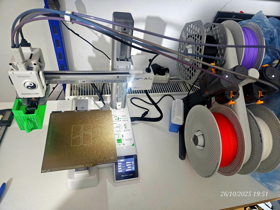 imprimanta 3D printer bambulab 4culori