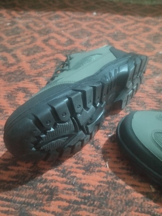 Продам кроссовки 45 размер