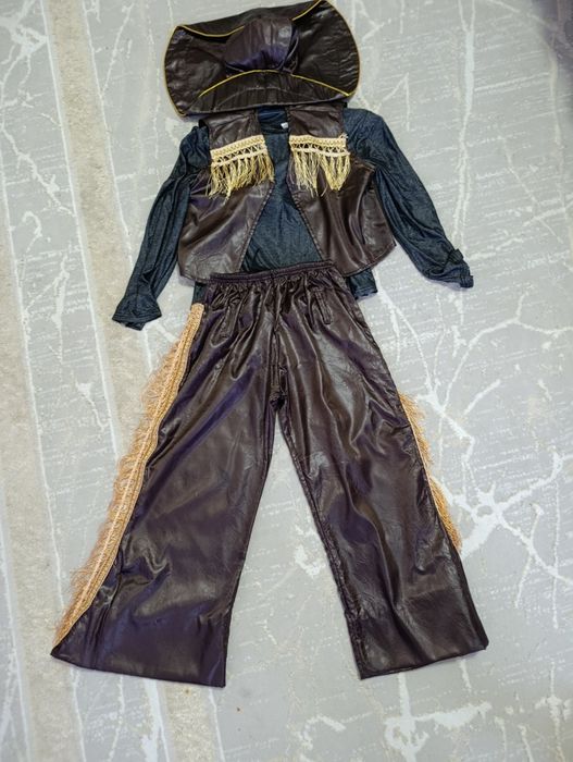 Продам новогодний костюм ковбоя