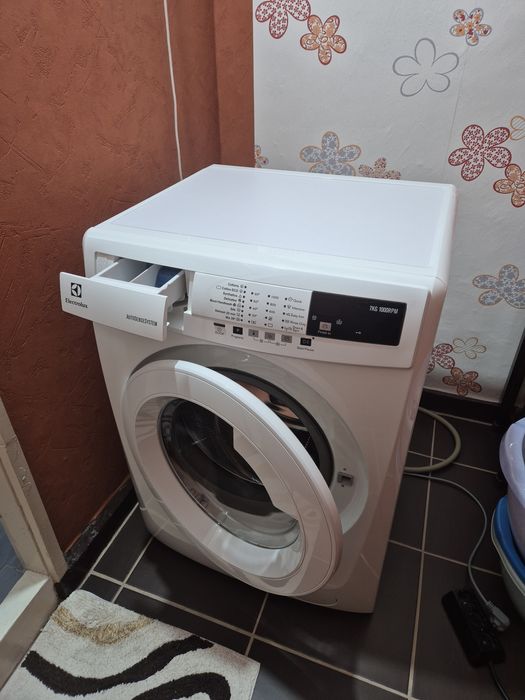 Пералня Electrolux EWF1074BW