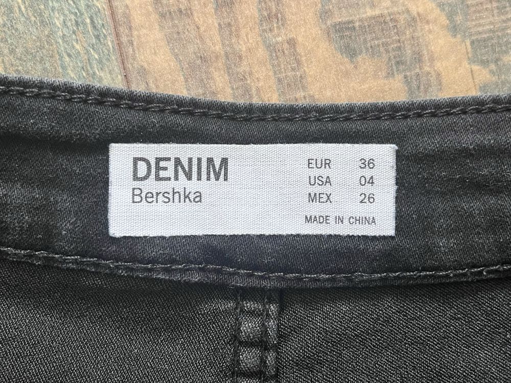 Pantaloni scurti Bershka, cu talie inalta, negri, marimea 36 / S