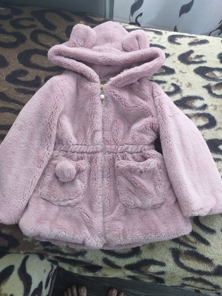 Продам шубку  детскую.