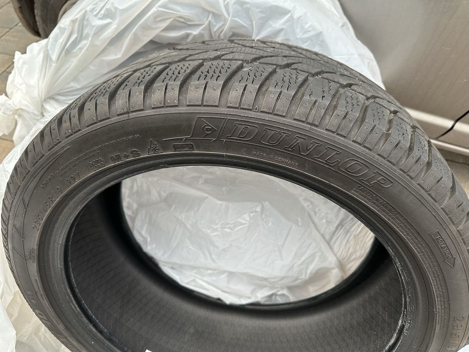 4 бр. 235/45/19 зимни гуми 6.5мм DUNLOP